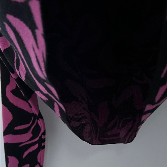 Christian Siriano Black and Deep Magenta Knit Sweater - Picture 10 of 13